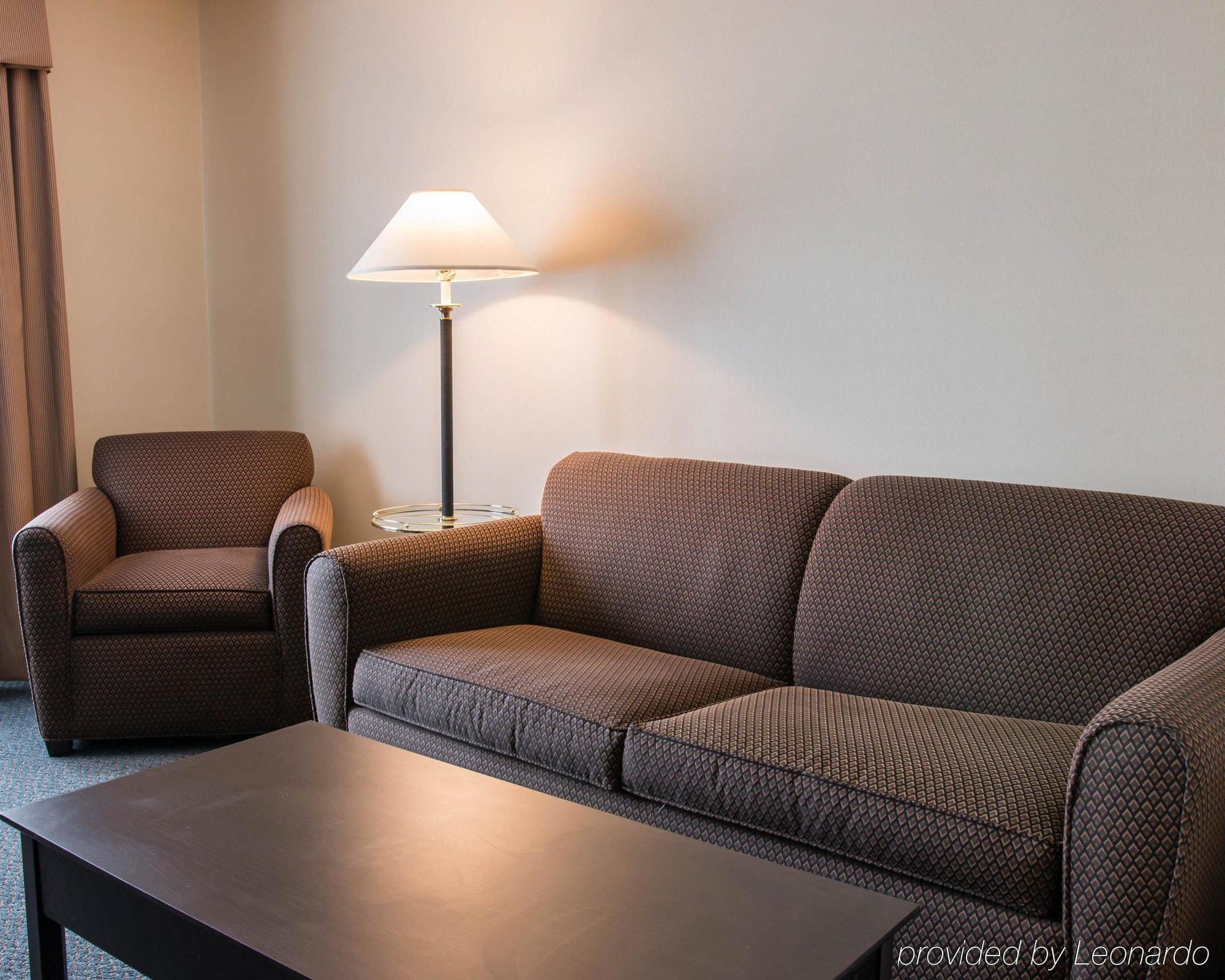 Comfort Suites Wixom Buitenkant foto